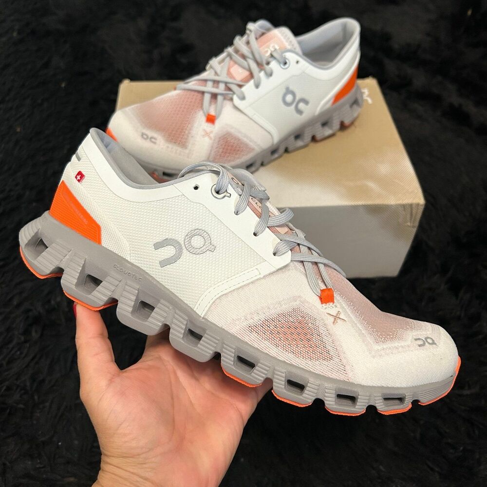 ON CLOUD X Ivory / Alloy athletic training lace up shoes sneakers women's 9 new - Picture 2 of 8